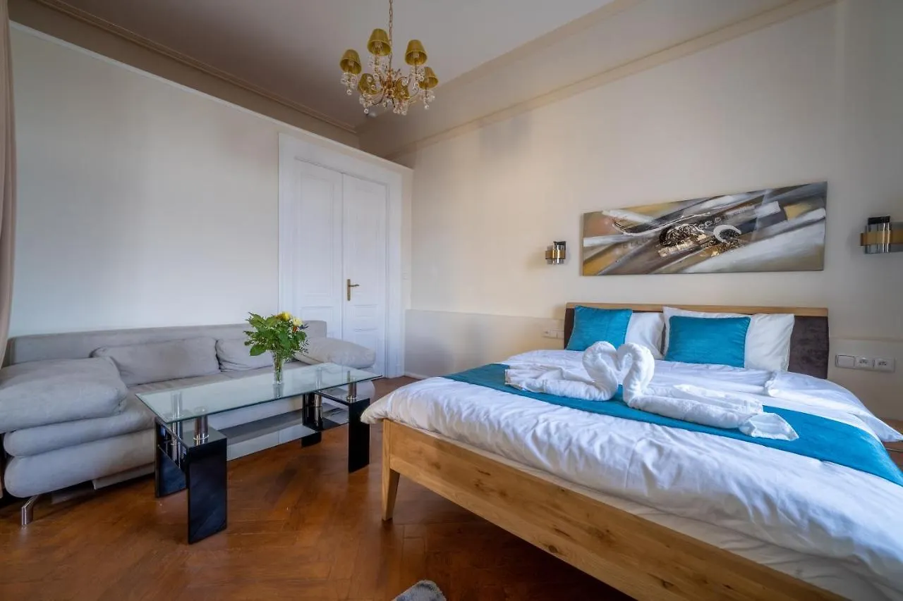 Exclusive Apartment With A View Of Prague Castle And Vltava River 0*,